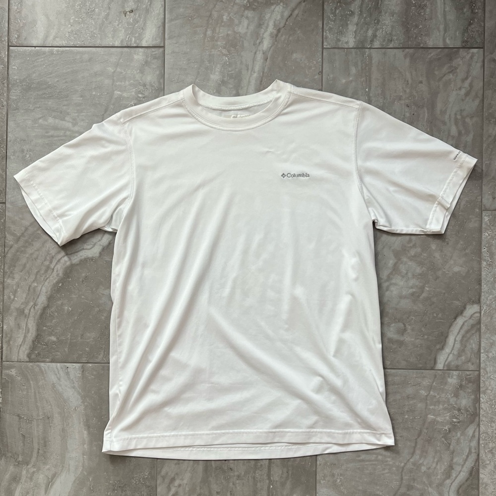 Columbia Men’s dry fit shirt. Size large